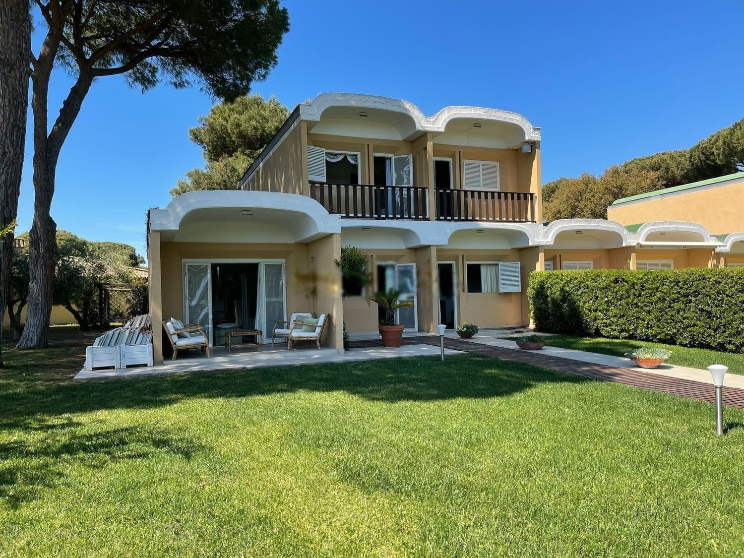 Villa indipendente alla Giannella, a 150 metri dal mare — Facciata e ingresso 2