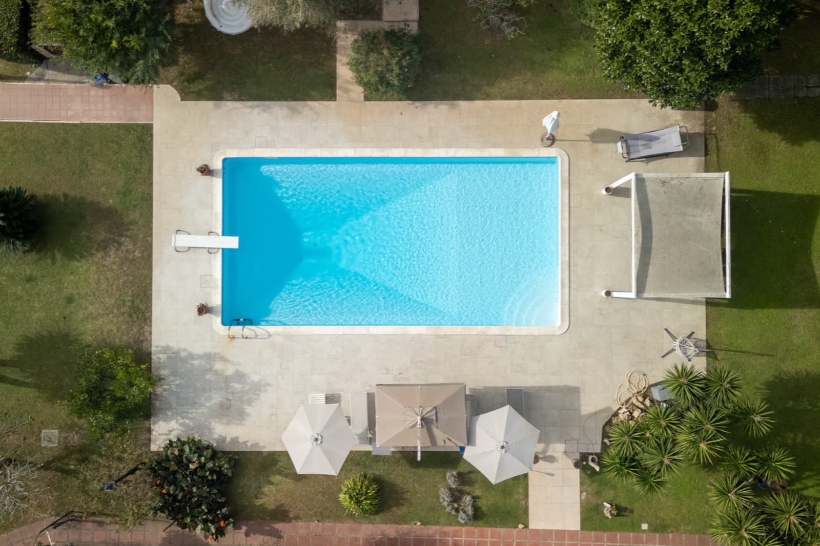 Villa con dependance, piscina e parco privato — Vista aerea 2