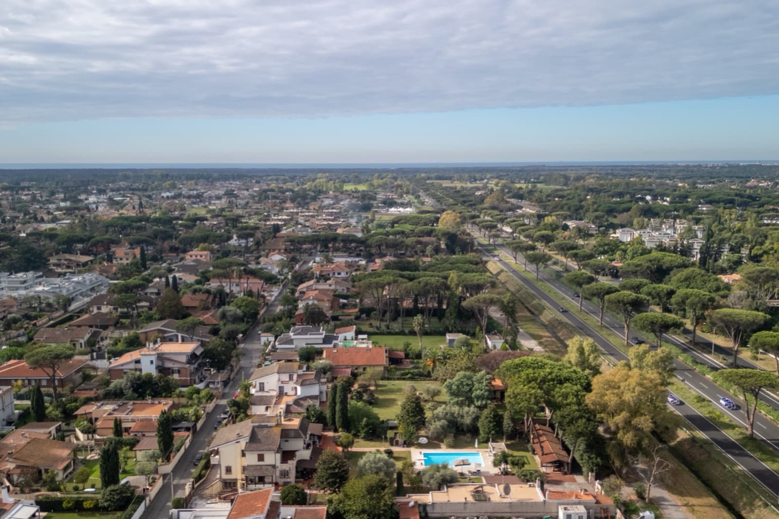 Villa con dependance, piscina e parco privato — Vista aerea 6