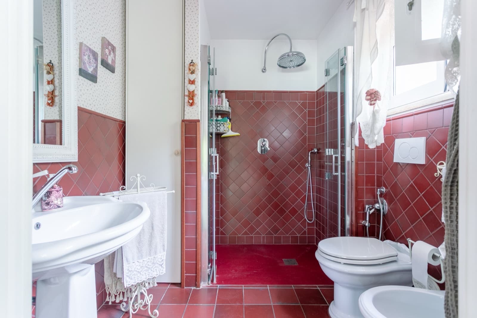 Villa con dependance, piscina e parco privato — Bagni 2