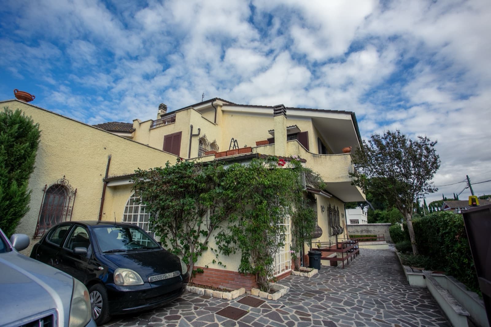 Villa con dependance, piscina e parco privato — Esterno e ingressi 3