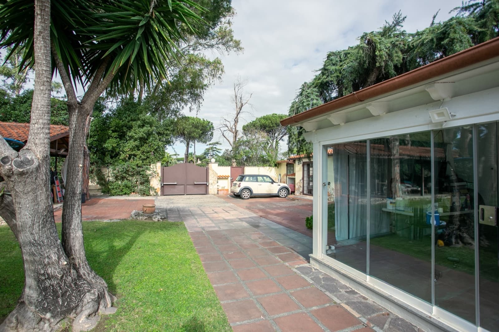 Villa con dependance, piscina e parco privato — Esterno e ingressi 4