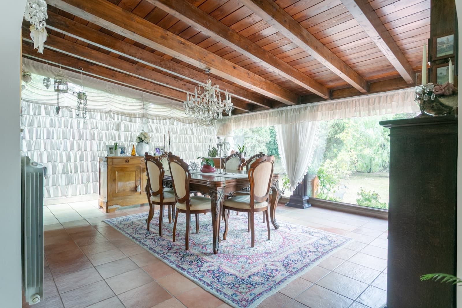 Villa con dependance, piscina e parco privato — Salone e zone comuni 1