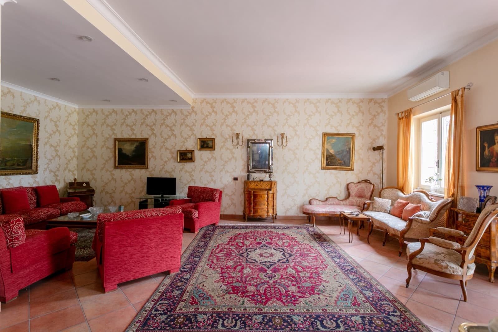 Villa con dependance, piscina e parco privato — Salone e zone comuni 3